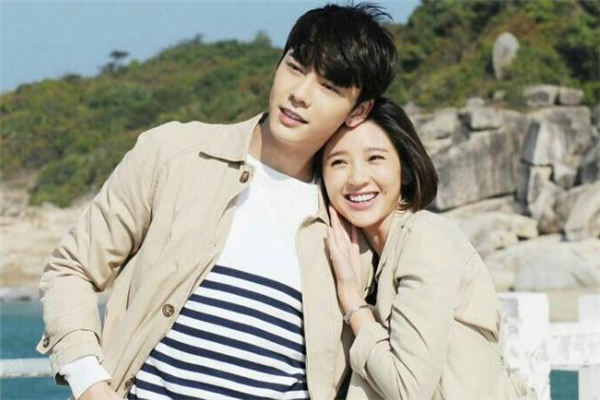 女生應(yīng)該主動(dòng)追求幸福嗎 女生主動(dòng)追求男生好嗎 女生應(yīng)該主動(dòng)追求幸福嗎 女生主動(dòng)追求男生好嗎