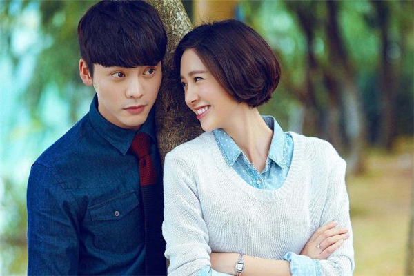 女生應(yīng)該主動(dòng)追求幸福嗎 女生主動(dòng)追求男生好嗎 女生應(yīng)該主動(dòng)追求幸福嗎 女生主動(dòng)追求男生好嗎