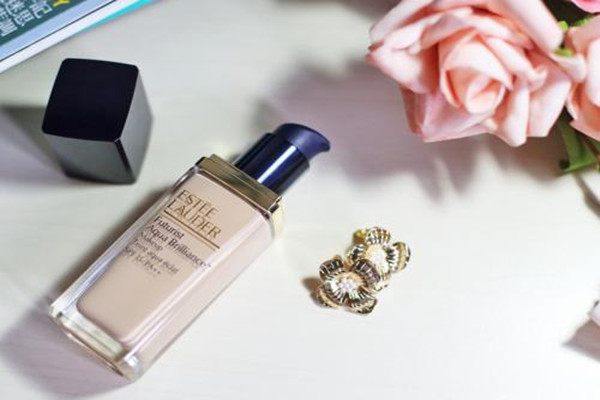 雅詩蘭黛沁水粉底液色號挑選 為什么雅詩蘭黛沁水粉底液好用 雅詩蘭黛沁水粉底液色號挑選 為什么雅詩蘭黛沁水粉底液好用