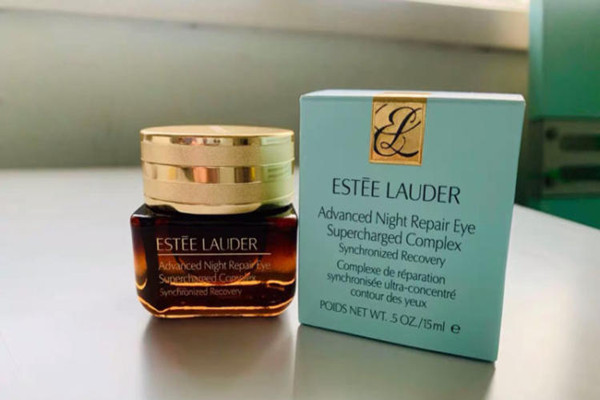 雅詩蘭黛抗藍(lán)光眼霜正確使用方法 雅詩蘭黛抗藍(lán)光眼霜價格如何 雅詩蘭黛抗藍(lán)光眼霜正確使用方法 雅詩蘭黛抗藍(lán)光眼霜價格如何