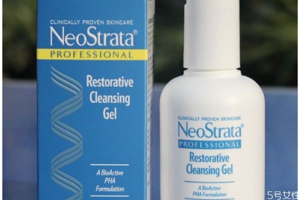 無泡潔面乳怎么用 無泡潔面乳對油性皮膚作用 無泡潔面乳怎么用 無泡潔面乳對油性皮膚作用