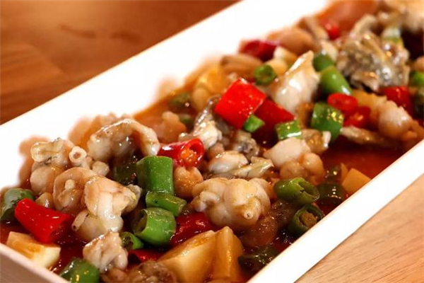 牛蛙不能和什么一起吃 牛蛙什么人不能吃 牛蛙不能和什么一起吃 牛蛙什么人不能吃