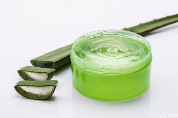 蘆薈膠可以涂著睡覺(jué)嗎 涂了蘆薈膠要洗掉嗎