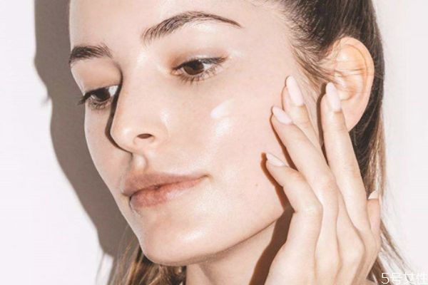 怎樣知道自己是什么皮膚 五種基本膚質(zhì)的辨別 怎樣知道自己是什么皮膚 五種基本膚質(zhì)的辨別