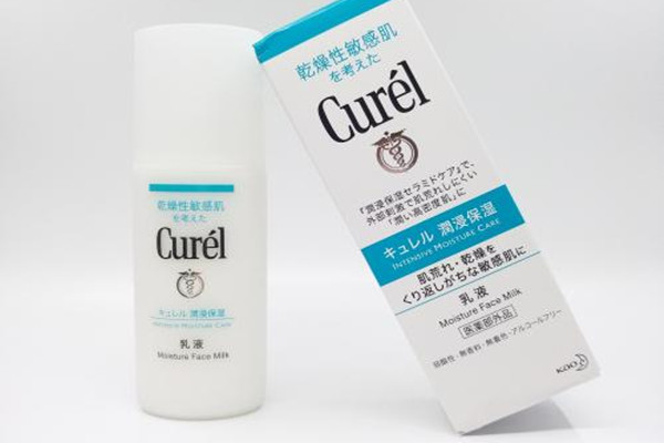 珂潤水乳用起來油膩嗎 珂潤面霜適合所有的敏感肌嗎 珂潤水乳用起來油膩嗎 珂潤面霜適合所有的敏感肌嗎