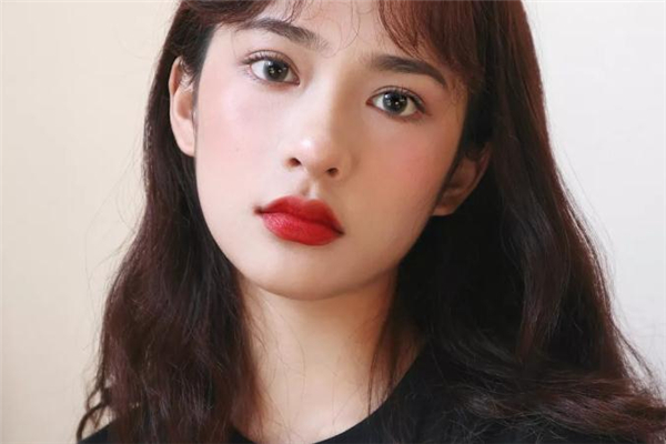 爛番茄色口紅適合多大年齡 爛番茄色口紅適合什么季節(jié) 爛番茄色口紅適合多大年齡 爛番茄色口紅適合什么季節(jié)