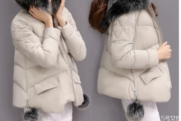 短款羽絨服如何搭配 短款羽絨服配什么裙子 短款羽絨服如何搭配 短款羽絨服配什么裙子