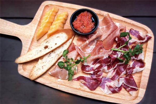 西班牙火腿是什么動物的腿 西班牙火腿制作過程 西班牙火腿是什么動物的腿 西班牙火腿制作過程