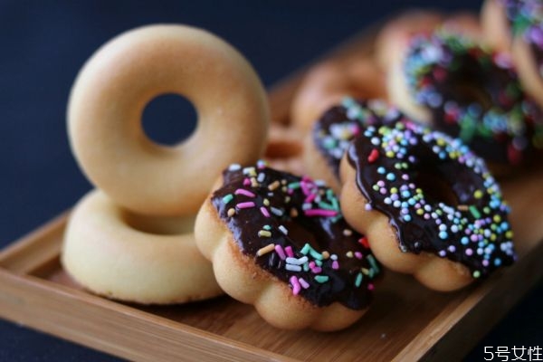 甜甜圈的熱量高嗎 減肥可以吃甜甜圈嗎 甜甜圈的熱量高嗎 減肥可以吃甜甜圈嗎