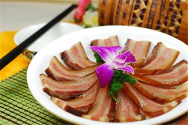 煙熏臘肉怎么洗能干凈 臘肉發(fā)霉了能吃嗎 煙熏臘肉怎么洗能干凈 臘肉發(fā)霉了能吃嗎