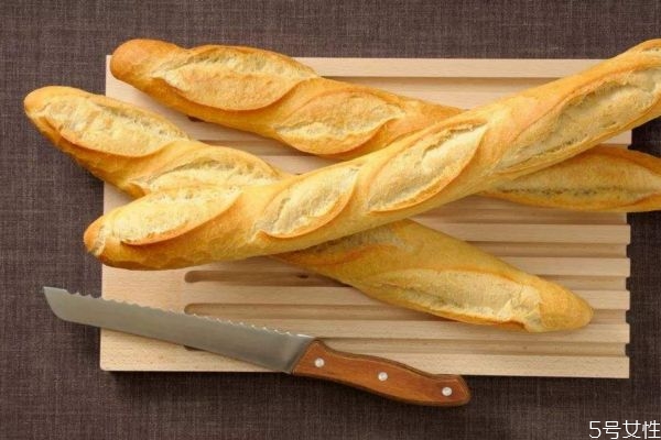 法式長(zhǎng)棍面包的熱量高嗎 法式長(zhǎng)棍面包減肥可以吃嗎 法式長(zhǎng)棍面包的熱量高嗎 法式長(zhǎng)棍面包減肥可以吃嗎