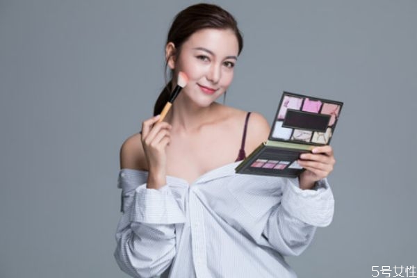 日常妝容需要用到哪些基本化妝品 哪些化妝品是必須買的 日常妝容需要用到哪些基本化妝品 哪些化妝品是必須買的