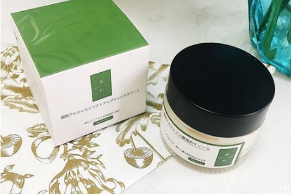 面霜什么時(shí)候擦 面霜白天用還是晚上 面霜什么時(shí)候擦 面霜白天用還是晚上