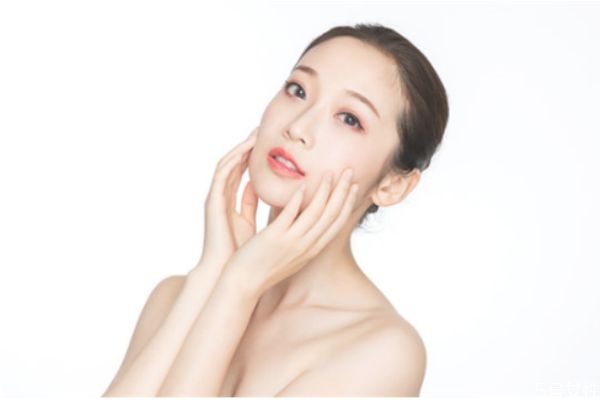 怎樣知道自己是什么皮膚 五種基本膚質(zhì)的辨別 怎樣知道自己是什么皮膚 五種基本膚質(zhì)的辨別