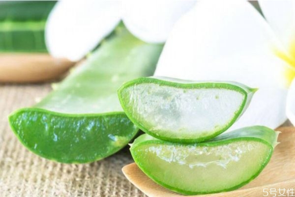 蘆薈膠可以涂著睡覺(jué)嗎 涂了蘆薈膠要洗掉嗎