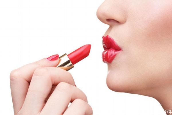 口紅膏體晃動(dòng)怎么處理 口紅膏體歪了怎么矯正 口紅膏體晃動(dòng)怎么處理 口紅膏體歪了怎么矯正