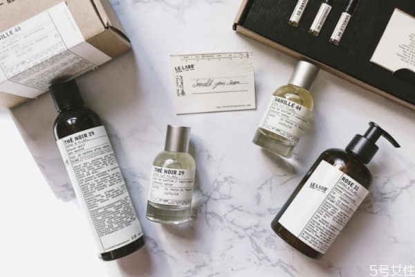 女士用什么香水好 聞了會(huì)上癮的香水有哪些 女士用什么香水好 聞了會(huì)上癮的香水有哪些