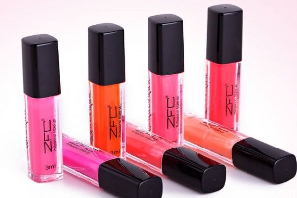 唇彩是口紅嗎 唇彩和唇釉的區(qū)別 唇彩是口紅嗎 唇彩和唇釉的區(qū)別