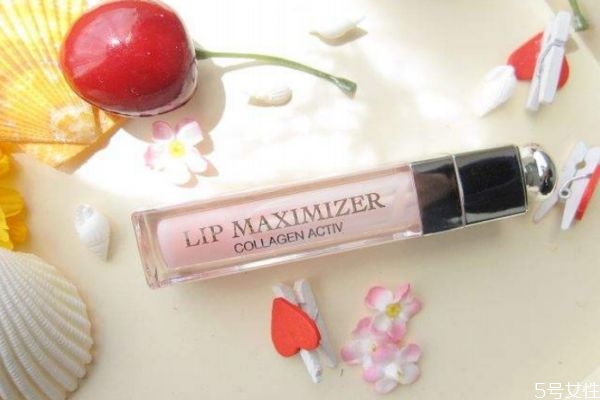 唇彩是口紅嗎 唇彩和唇釉的區(qū)別 唇彩是口紅嗎 唇彩和唇釉的區(qū)別