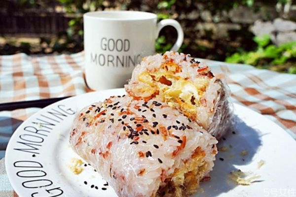 糍飯團是怎么做的呢 糍飯團的熱量有多少 糍飯團是怎么做的呢 糍飯團的熱量有多少