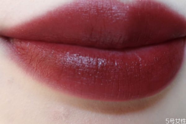 紀(jì)梵希334是什么顏色 紀(jì)梵希334號口紅試色 紀(jì)梵希334是什么顏色 紀(jì)梵希334號口紅試色