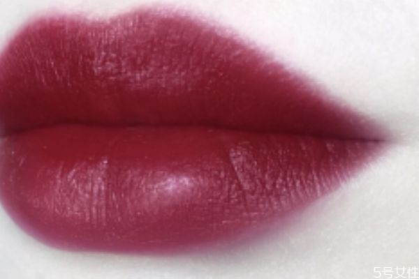 紀(jì)梵希334是什么顏色 紀(jì)梵希334號口紅試色 紀(jì)梵希334是什么顏色 紀(jì)梵希334號口紅試色