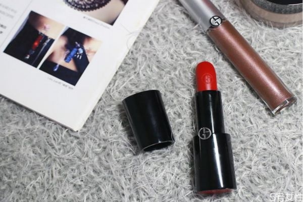 口紅膏體晃動(dòng)怎么處理 口紅膏體歪了怎么矯正 口紅膏體晃動(dòng)怎么處理 口紅膏體歪了怎么矯正