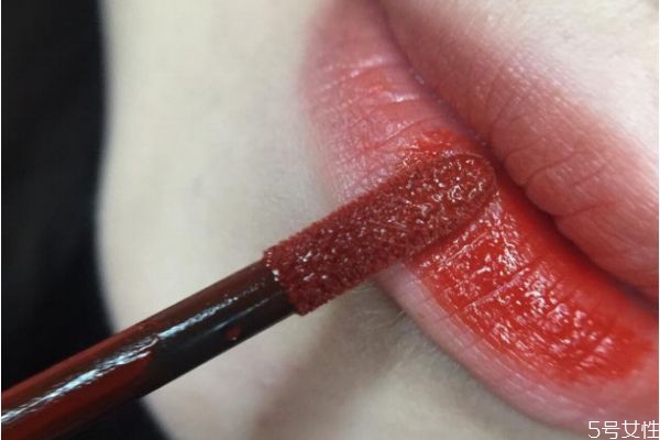 怎么判斷唇釉是否過期 唇釉過期有什么現(xiàn)象 怎么判斷唇釉是否過期 唇釉過期有什么現(xiàn)象