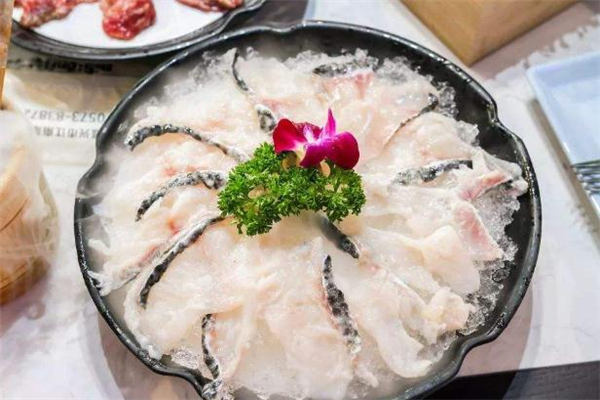 黑魚和清江魚哪個好吃 黑魚和清江魚哪個刺少 黑魚和清江魚哪個好吃 黑魚和清江魚哪個刺少