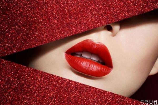 涂口紅一定要用唇膏嗎 補口紅需要補擦潤唇膏嗎 涂口紅一定要用唇膏嗎 補口紅需要補擦潤唇膏嗎