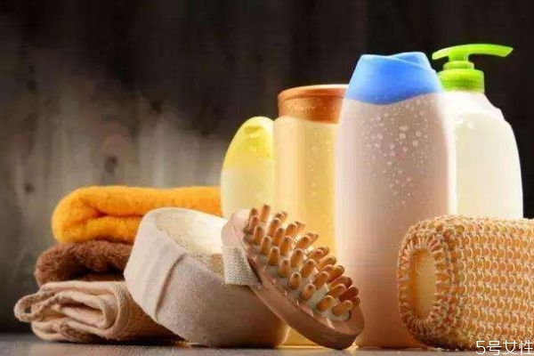 洗發(fā)水應(yīng)該怎么選擇 油性發(fā)質(zhì)用什么洗發(fā)水 洗發(fā)水應(yīng)該怎么選擇 油性發(fā)質(zhì)用什么洗發(fā)水