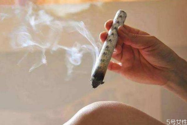 艾灸子宮的好處與功效 艾灸子宮位置在哪里 艾灸子宮的好處與功效 艾灸子宮位置在哪里