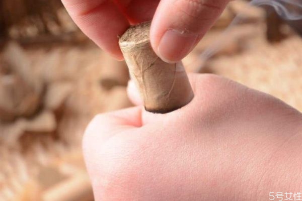 艾灸子宮的好處與功效 艾灸子宮位置在哪里 艾灸子宮的好處與功效 艾灸子宮位置在哪里