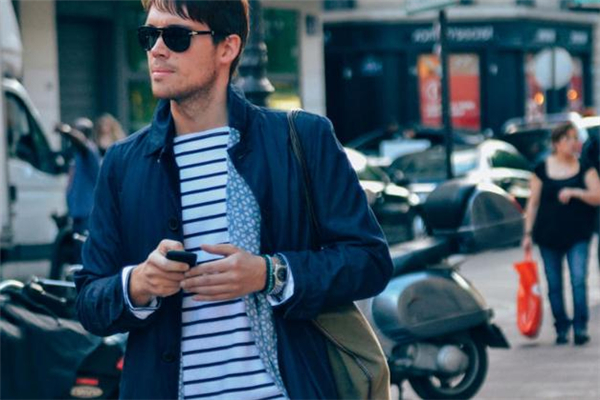 男生穿藍(lán)色衣服好看嗎 男生藍(lán)色衣服搭配圖片 男生穿藍(lán)色衣服好看嗎 男生藍(lán)色衣服搭配圖片