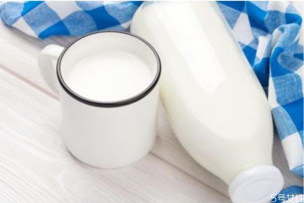 鮮牛奶的保質(zhì)期多久 鮮牛奶過(guò)期可以喝嗎 鮮牛奶的保質(zhì)期多久 鮮牛奶過(guò)期可以喝嗎