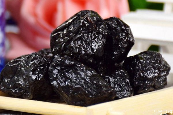 黑棗有什么營養(yǎng)價(jià)值 黑棗與紅棗有什么區(qū)別 黑棗有什么營養(yǎng)價(jià)值 黑棗與紅棗有什么區(qū)別