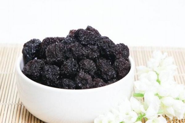 黑棗怎么吃有營(yíng)養(yǎng) 寶寶可以吃黑棗嗎 黑棗怎么吃有營(yíng)養(yǎng) 寶寶可以吃黑棗嗎