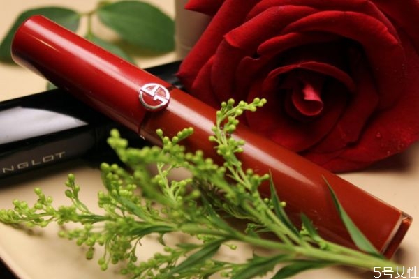 新手適合口紅還是唇釉 初學(xué)者唇釉和口紅哪個好