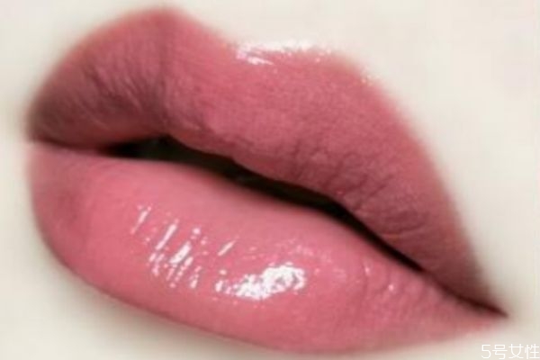 香奈兒豆沙色口紅是幾號(hào)色 豆沙色口紅適合什么場(chǎng)合 香奈兒豆沙色口紅是幾號(hào)色 豆沙色口紅適合什么場(chǎng)合