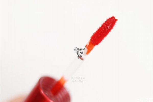 新手適合口紅還是唇釉 初學(xué)者唇釉和口紅哪個好