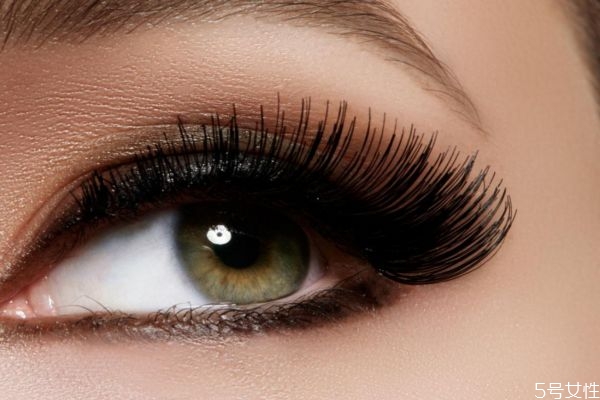 睫毛膏涂了睫毛會長嗎 經(jīng)常涂睫毛膏睫毛會變長嗎 睫毛膏涂了睫毛會長嗎 經(jīng)常涂睫毛膏睫毛會變長嗎