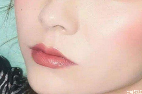 香奈兒豆沙色口紅是幾號(hào)色 豆沙色口紅適合什么場(chǎng)合 香奈兒豆沙色口紅是幾號(hào)色 豆沙色口紅適合什么場(chǎng)合