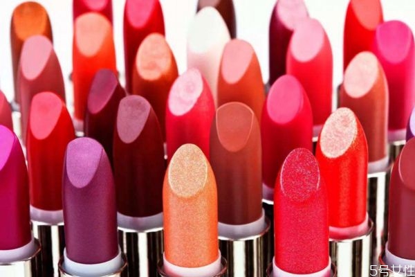 口紅放后備箱里會化嗎 口紅放久了會融化掉嗎 口紅放后備箱里會化嗎 口紅放久了會融化掉嗎