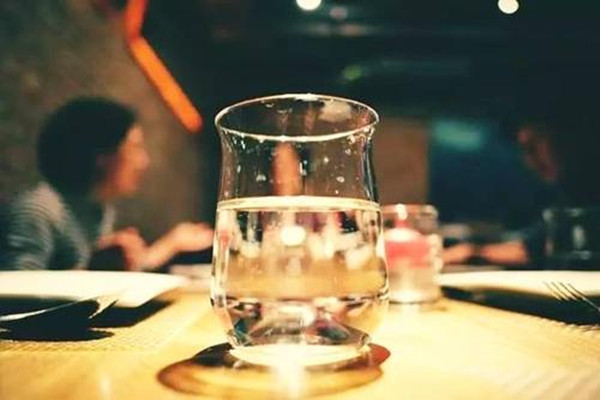 為什么睡覺醒來嘴巴干 女人晚上睡覺口干的原因 為什么睡覺醒來嘴巴干 女人晚上睡覺口干的原因