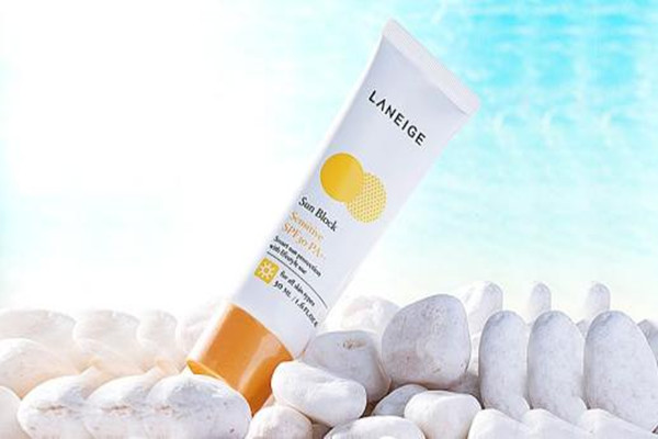 防曬霜抹不均勻會(huì)怎樣 自然堂的防曬噴霧是物理防曬嗎 防曬霜抹不均勻會(huì)怎樣 自然堂的防曬噴霧是物理防曬嗎