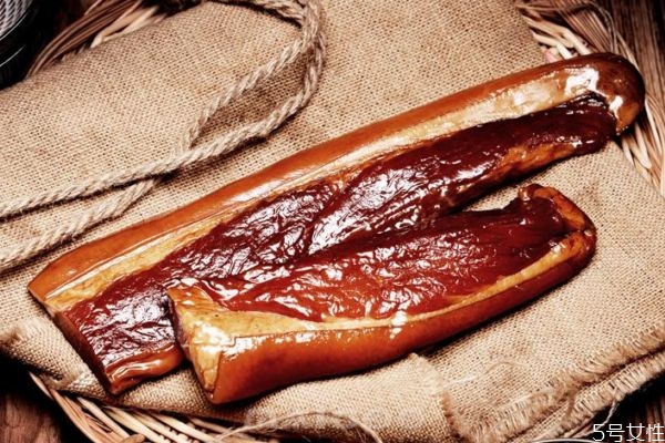 炒臘肉是怎么做的 炒臘肉用不用煮一下臘肉 炒臘肉是怎么做的 炒臘肉用不用煮一下臘肉