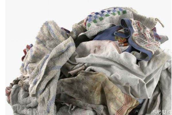 番茄汁弄衣服上怎么洗 清洗衣服污漬的技巧有什么 番茄汁弄衣服上怎么洗 清洗衣服污漬的技巧有什么