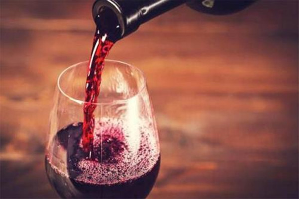 干紅與普通葡萄酒的區(qū)別 葡萄酒顏色的區(qū)別