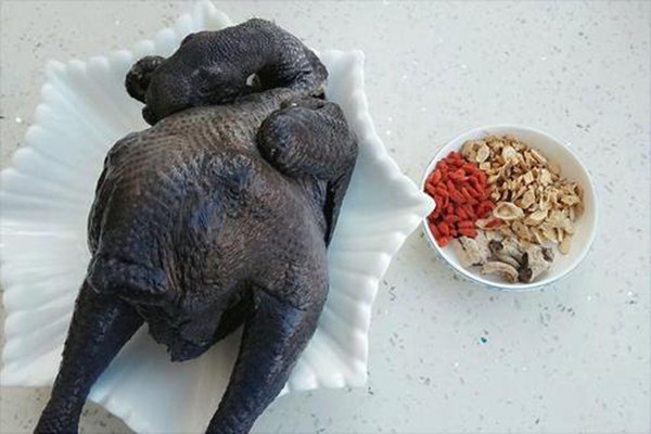 吃烏雞可以補(bǔ)腎嗎 什么樣的烏雞好 吃烏雞可以補(bǔ)腎嗎 什么樣的烏雞好