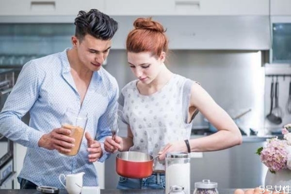 男朋友對自己不上心怎么辦 男朋友對你不上心的表現(xiàn) 男朋友對自己不上心怎么辦 男朋友對你不上心的表現(xiàn)